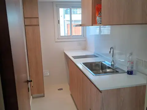 Muy buen monoambiente con balcón