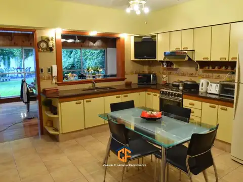 Casa 5 ambientes con 3 baños