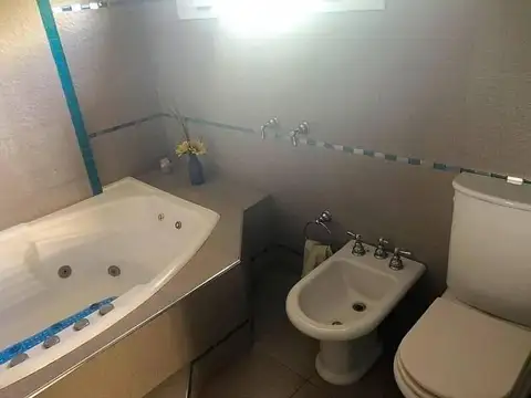 Casa 7 ambientes con 3 baños