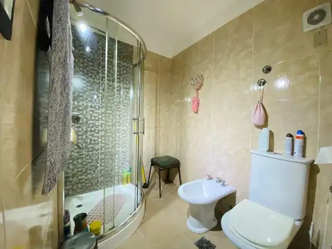 Casa 5 ambientes con 2 baños