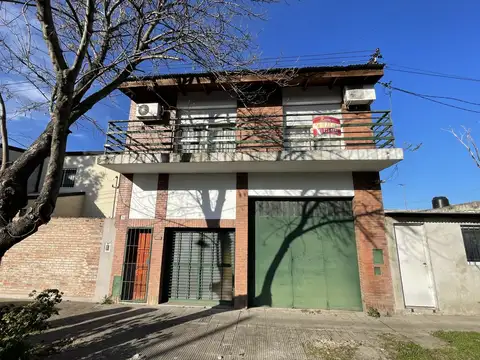 Casa y Deposito / Galpon a metros de Av Utiguru