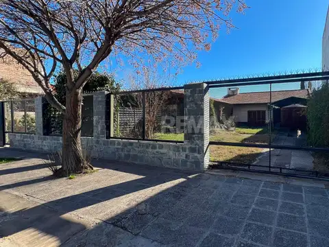 SE VENDE LOTE CON QUINCHO SAN MARTIN 4200