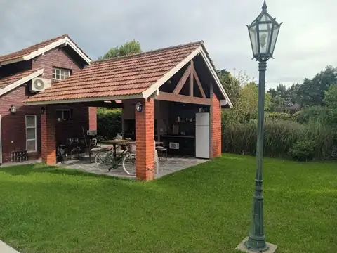 Casa 6 ambientes con 4 baños