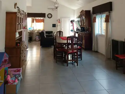 M. Viotti de Bolatti esquina Pilar Montserrat al 100