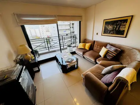 PLAZA MITRE - Semipiso de 3 amb. con cochera. Antiguedad 10 años. SUM - Parrilla - Gym.- Categoría