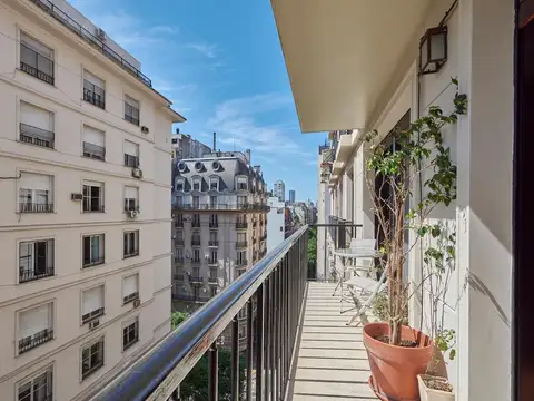 Semipiso de 3 amb. con dependencia. Esq. Av. Callao y Guido