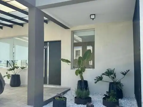 Casa en Alquiler en Countries y Barrios Cerrados en Ezeiza, USD 4.300
