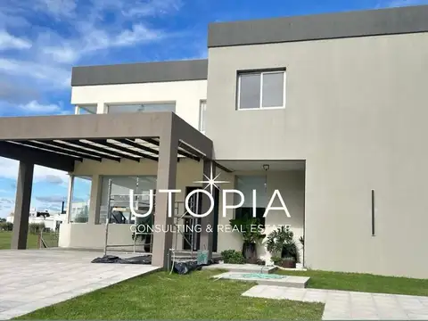 Casa 6 ambientes con 4 baños