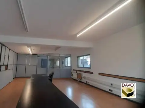 Gran oficina al frente 170 mts2 varios despachos luminosa .