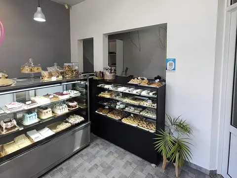 Excelente propiedad con Local comercial y casa en Venta