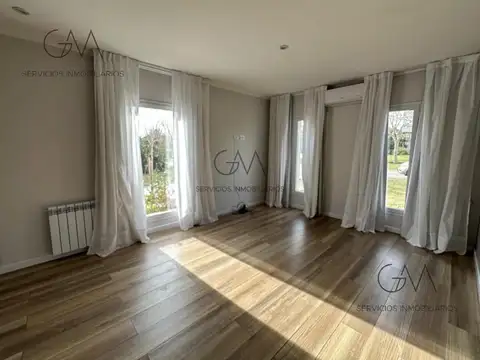 Casa 5 ambientes con 4 baños