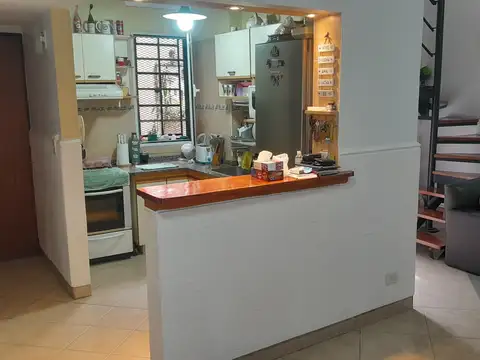Depto Tipo Casa 5 ambientes con 2 baños