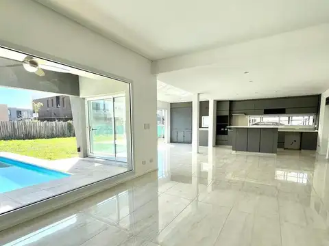 Casa en Alquiler en Lagoon Pilar, USD 2.200