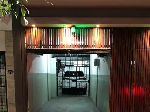 COCHERA EN BELGRANO.PLANTA BAJA .ENTRADA INDEPENDIENTE