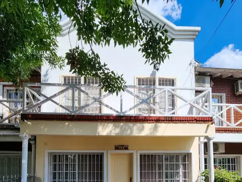 VENTA DUPLEX 4 AMB CENTRO DE MORENO