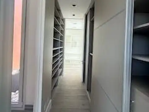 Casa en Venta con 4 cocheras