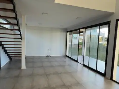 Casa 3 ambientes con 2 baños