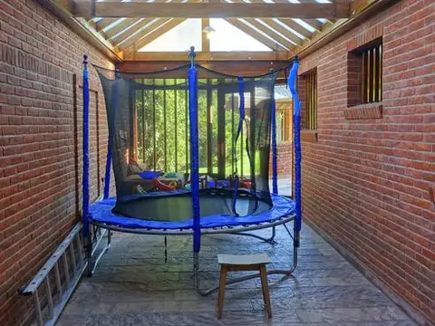 Casa en Venta con 3 cocheras