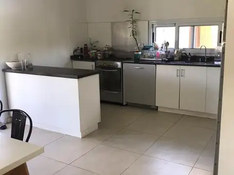 Casa en Alquiler Temporal con 4 cocheras