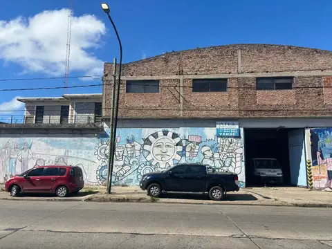 Galpón de 3 lotes sobre Avda. 12 de Octubre con salida por calle 1° de Mayo en Quilmes Oeste