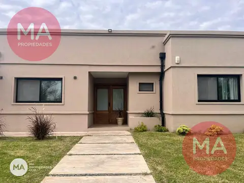Venta | Casa de 2 dorm con fondo a la cancha de golf - La Carolina Country Golf - Piñero