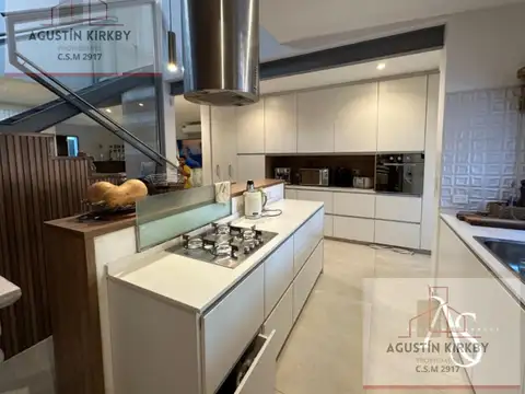 Casa 6 ambientes con 3 baños