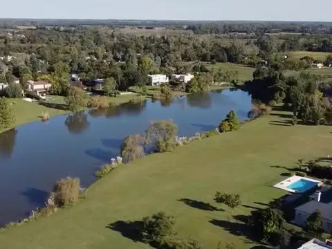 Terreno con vista al lago en Club de Campo San Francisco