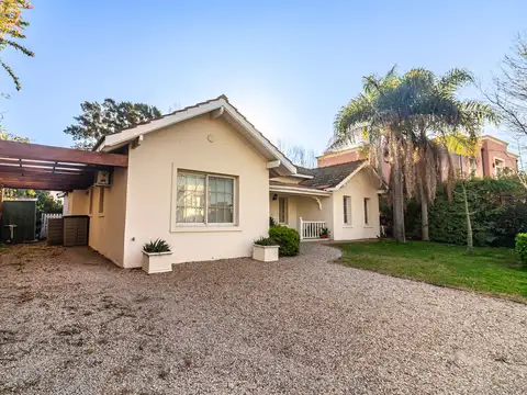 Casa en Venta con 3 cocheras