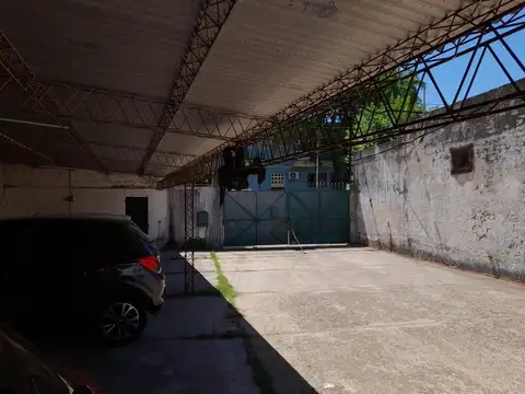 Vendo o permuto complejo de cocheras