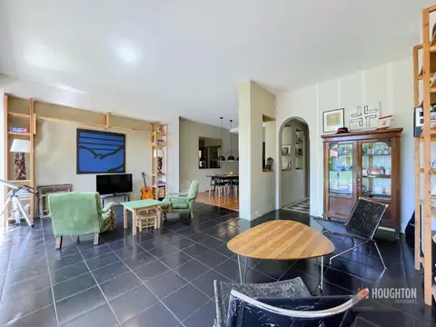 Casa 5 ambientes con 2 baños