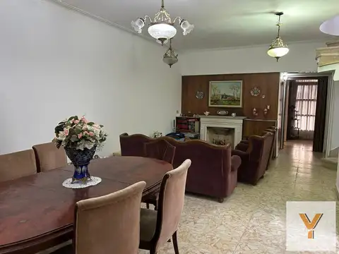 Casa en venta - 4 Dormitorios 2 Baños - La Plata