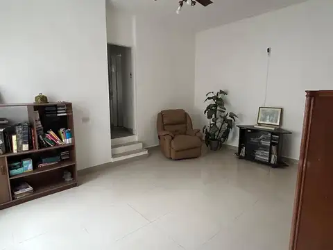 Casa en venta - 4 Dormitorios 2 Baños - La Plata