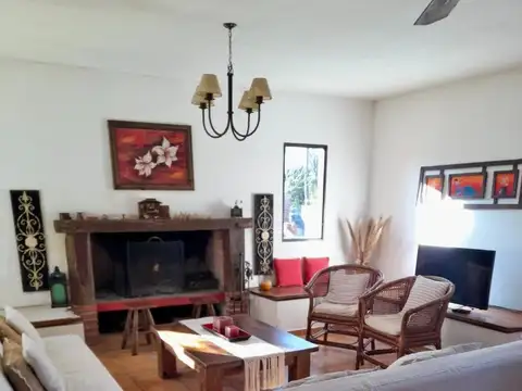 Casa en Alquiler Temporal con 3 cocheras