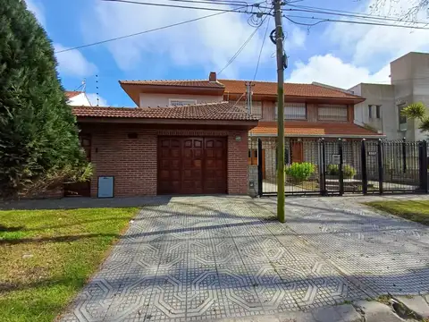 Venta Casa 4amb con parque y pileta, Punta Mogotes
