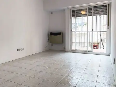 Dos ambientes con balcón en Caballito