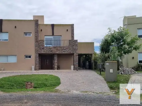Casa en venta - 4 Dormitorios 4 Baños - 900Mts2 - San Vicente