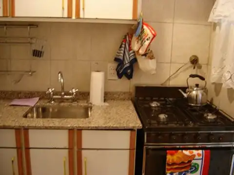 Recoleta, Larrea 1600 y Peña, 2 amb, u$s 660 + expensas ( Nov 2025= $ 140,000) + servicios. (al...