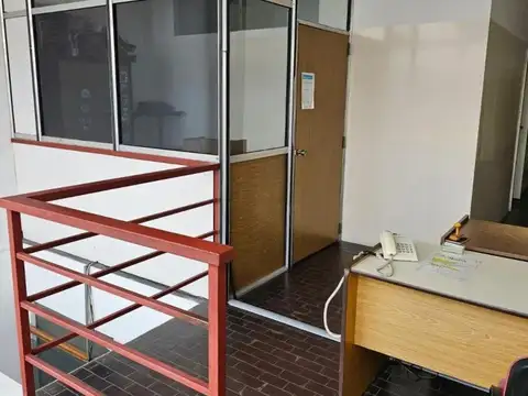 Oficina 4 ambientes con 1 baño