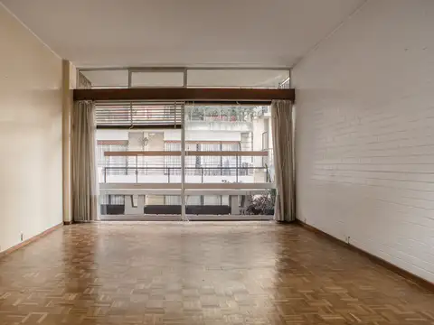 Amplio 4 Ambientes con dependencia y balcón al frente en Recoleta