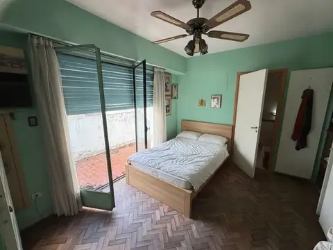 VENTA AMPLIA CASA 5 AMB CON BALCÓN, PATIO Y COCHERA