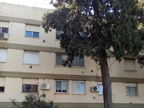 1 De Mayo 100, Piso 2