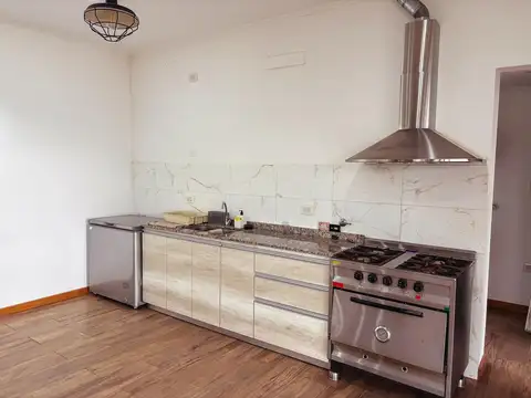 Quincho con lote y jardín en barrio La Cañada