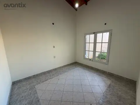 Casa en Alquiler con 1 cochera