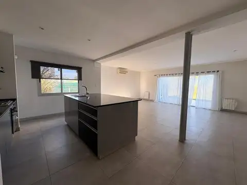 CASA EN VENTA PUERTOS DEL LAGO