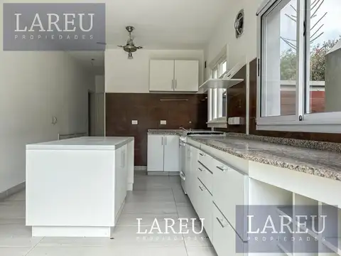 Casa 4 ambientes con 4 baños
