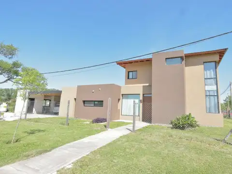 Casa 3 dormitorios Funes Town