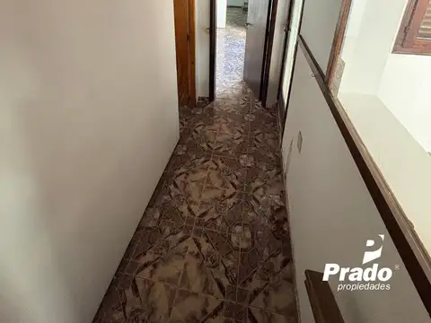 Casa 10 ambientes con 2 baños