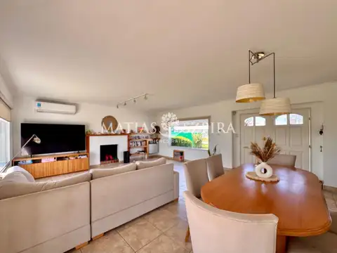 Casa 4 ambientes con 2 baños