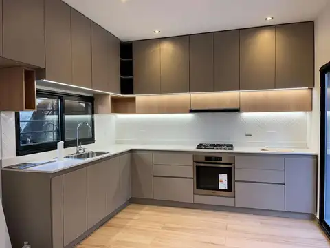 Casa 4 ambientes con 2 baños