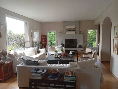 Casa 5 ambientes con 3 baños